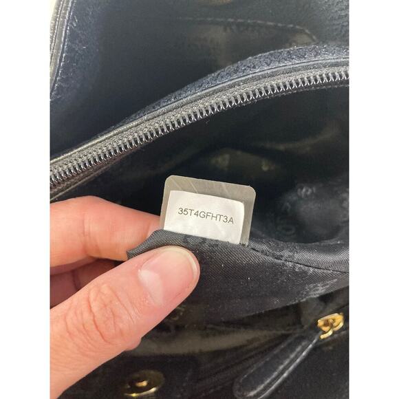 MICHAEL KORS, LARGE BLACK PEBBLED LEATHER SHOULDER BAG - Picture 11 of 15